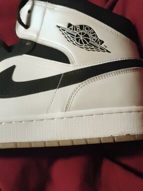 Jordan 1 Mids Diamonds New